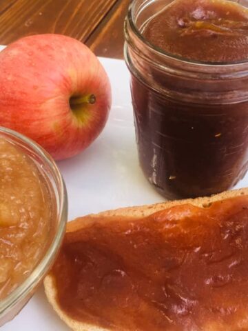 Applesauce and apple butter (Photo by Viana Boenzli)