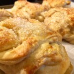 Apple Pear Pie - Scrumptious apple pear pies, warm from the oven (Photo by Viana Boenzli)