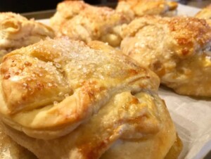 Apple Pear Pie - Scrumptious apple pear pies, warm from the oven (Photo by Viana Boenzli)