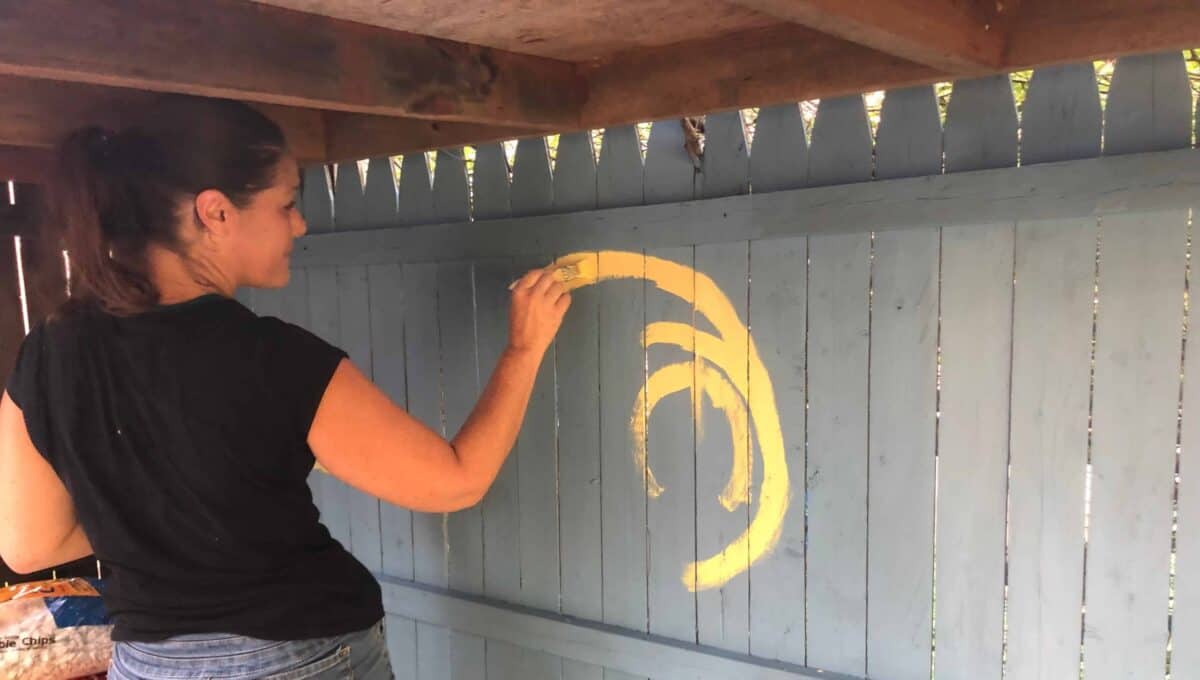 Viana painting a sun.