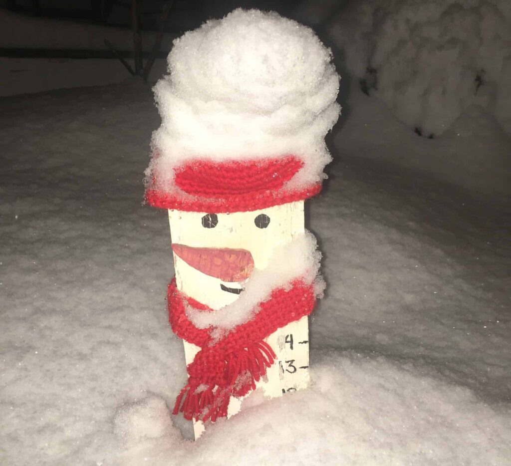 Snowman Measuring Stick - Always hard at work, day and night (Photo by Viana Boenzli)