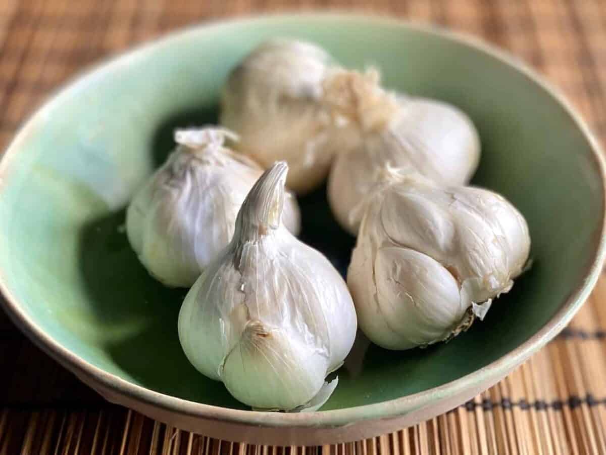 Peel garlic.