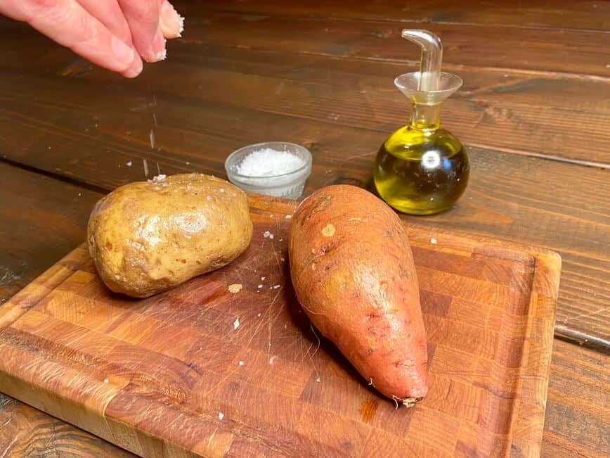 Recipe for a baked potato - Finish with a sprinkle of kosher sea salt (Photo by Erich Boenzli)