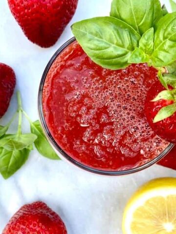 Strawberry Summer Cocktail (Photo by Viana Boenzli)