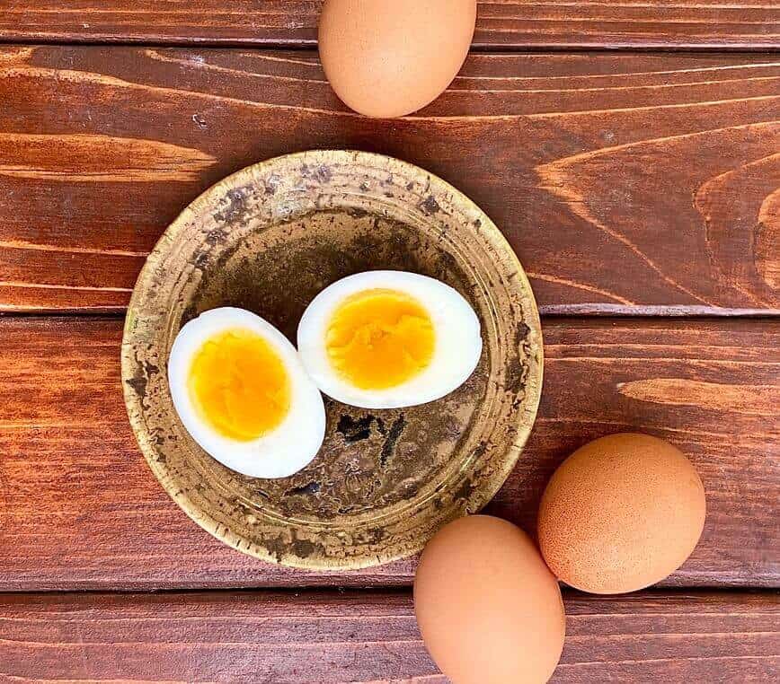 how to cook an egg and why are there 100 folds in a chef's hat (Photo by Viana Boenzli)