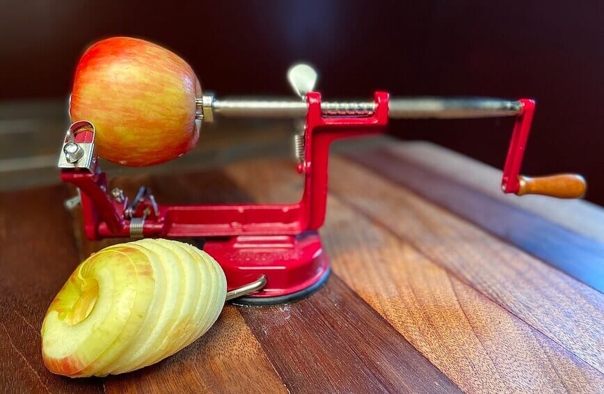 Using a 3-in-1 apple peeler, corer, and slicer.