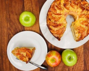 Jewish Apple Cake Recipe (Photo by Viana Boenzli)