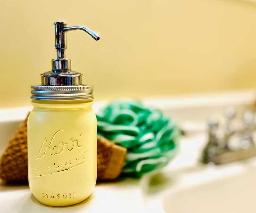 Mason Jar Soap Dispenser (Photo by Viana Boenzli)