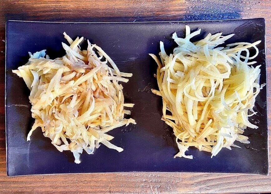 How to make hash browns - Potatoes shredded from cheese grater (left) and food processor (right) - (Photo by Viana Boenzli)