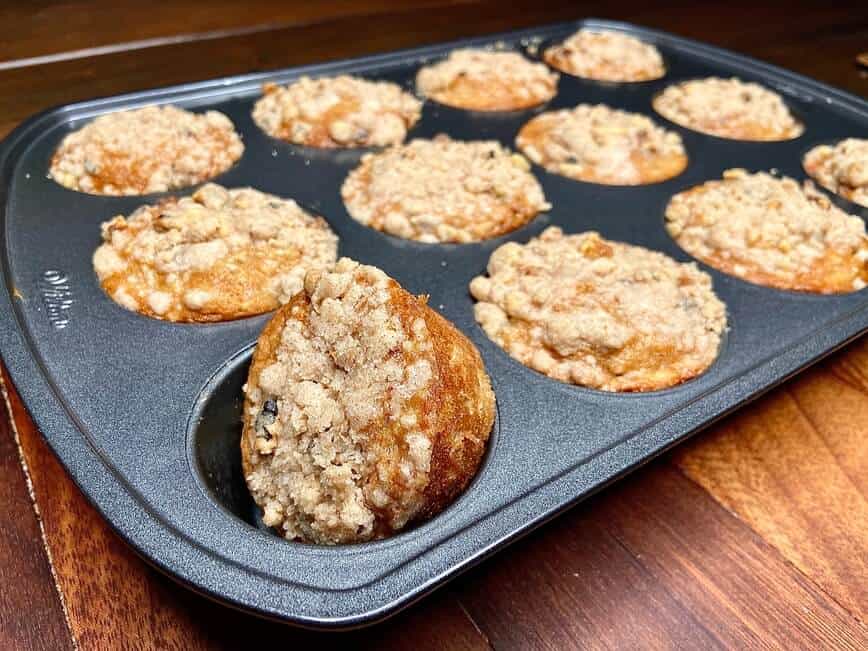 Apple Cider Muffins with Cinnamon Streusel (Photo by Viana Boenzli)