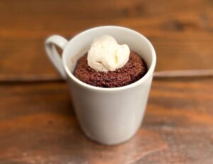Chocolate Cake in a Mug (Photo by Viana Boenzli)