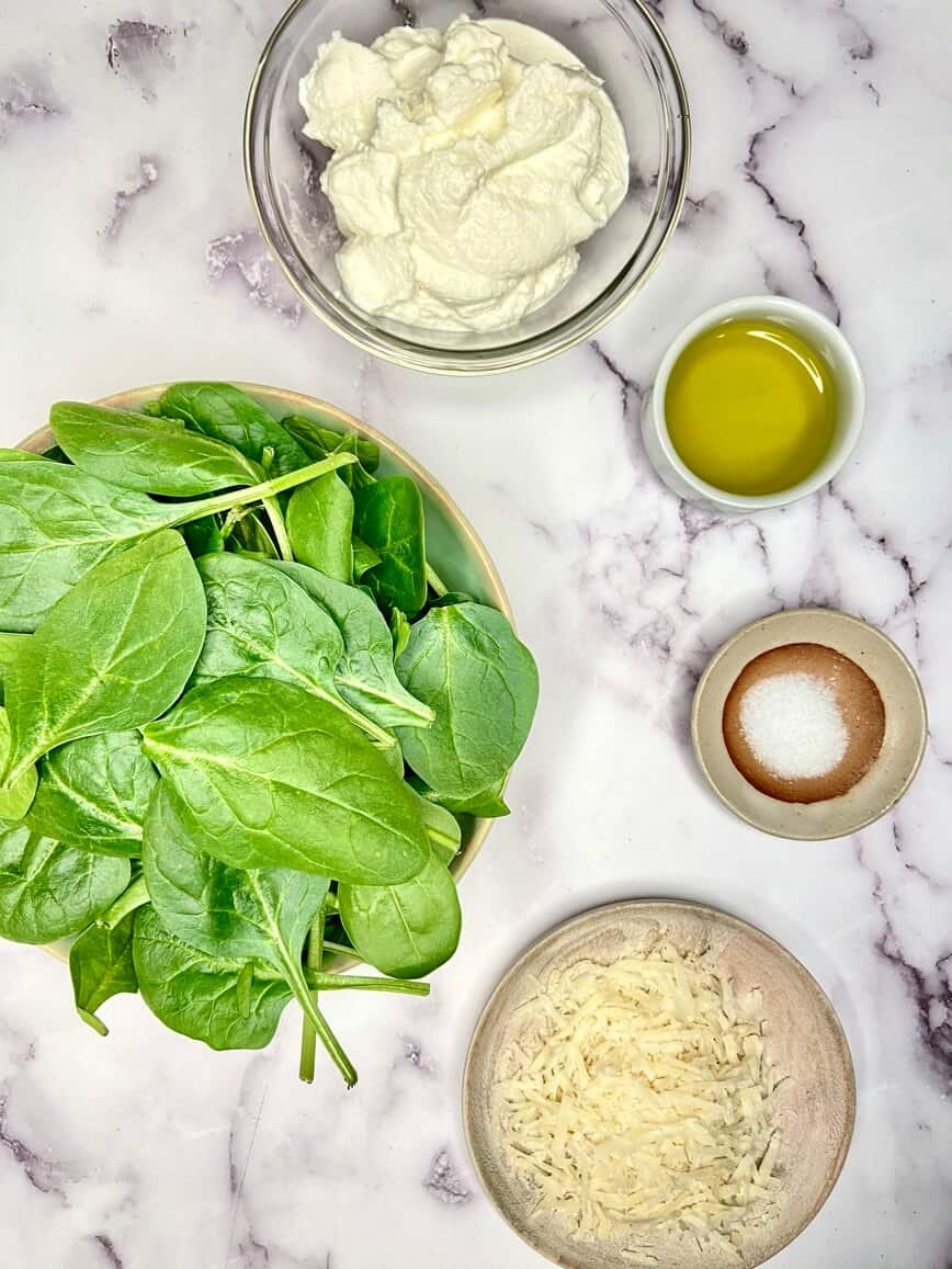 Homemade Spinach Ricotta Ravioli with Butter Sage Sauce - filling ingredients (Photo by Viana Boenzli)