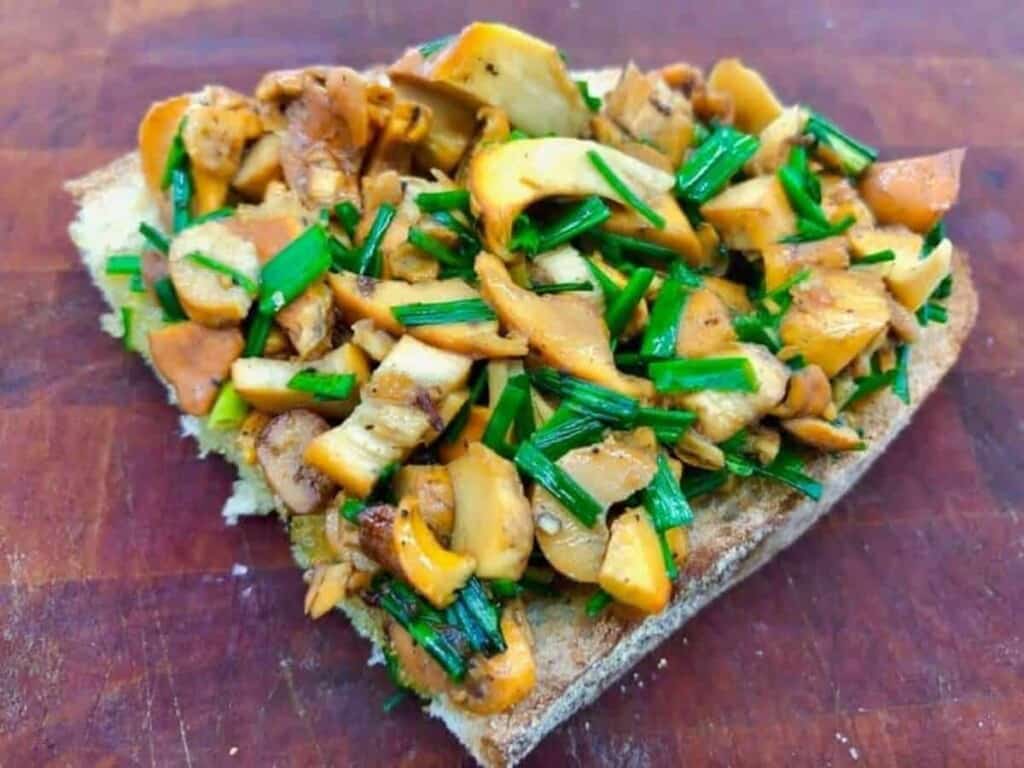 Chanterelles and chives on toast